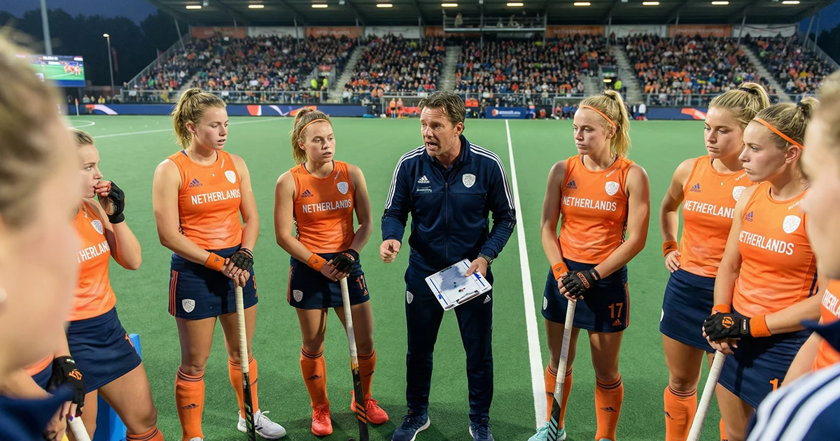 Nederlandse hockeyspelers tijdens teambespreking